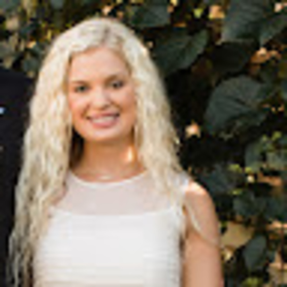 Meet your Posher, Laura
